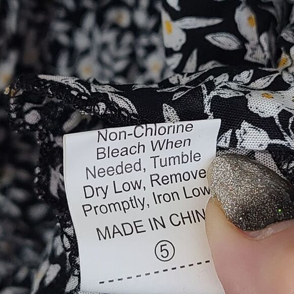 Shein Boho Ditzy Daisy Print Crop Front Tie Shirt (M) - Picture 7 of 8